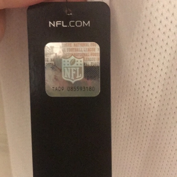 Nwt New England Patriots old school logo white T-shirt Size medium - Picture 4 of 6